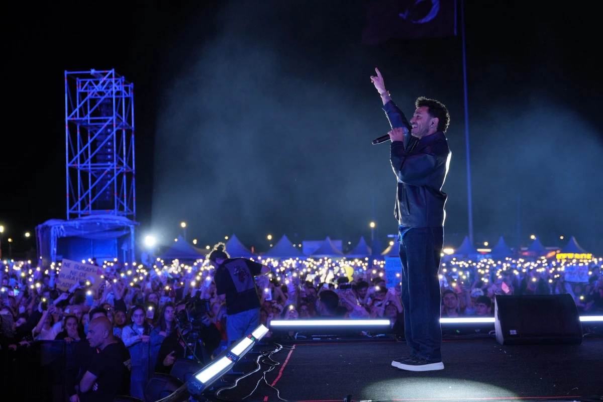 Unutulmaz Gece: Buray Sevilen Şarkılarını Erzurumlular İ&ccedil;in S&ouml;yledi!