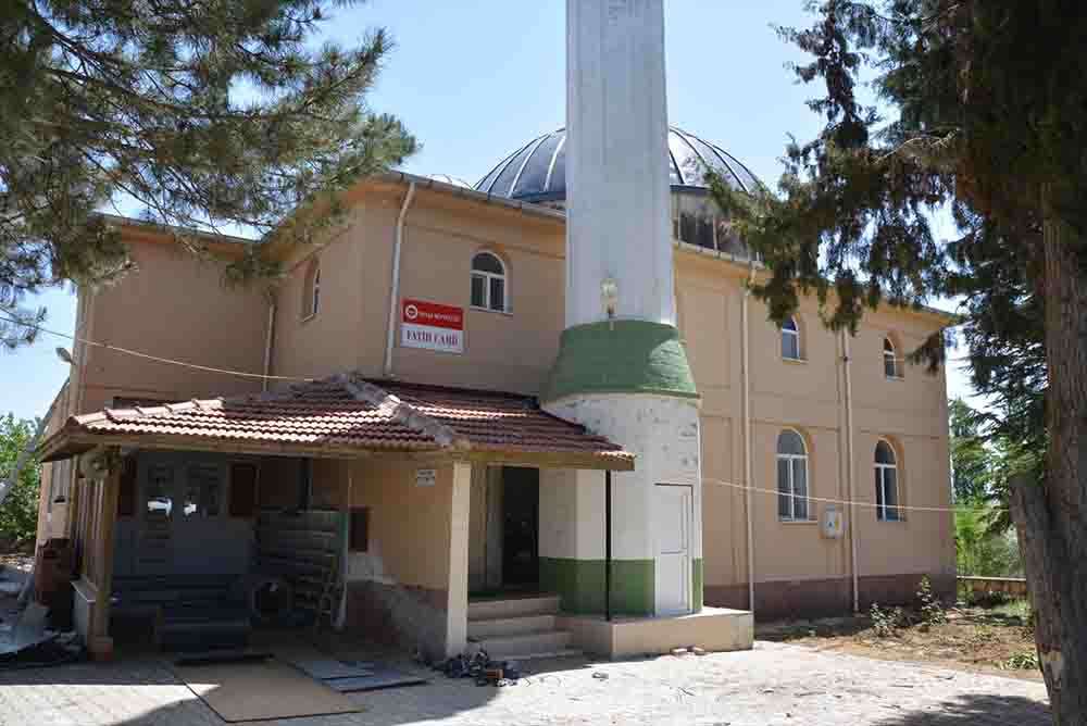 Uşak'ta tamir için çıktıkları cami kubbesinden düşen ustalardan biri öldü, biri yaralandı