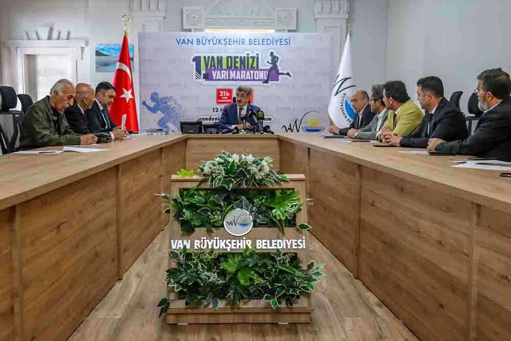 Van'da  1. Van Denizi Yarı Maratonunun lansmanı yapıldı