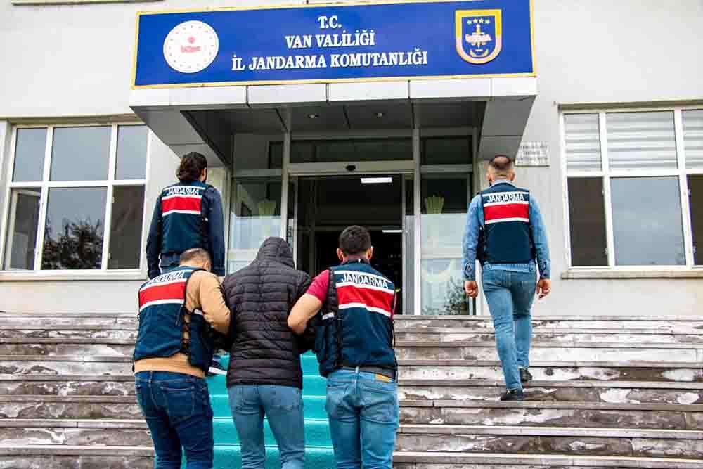 Van'da göçmen kaçakçılığını organize eden 2 zanlı tutuklandı