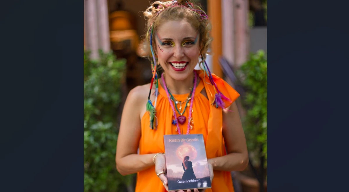 Yalnızlığın gölgeleriyle yeniden doğuşun ışığını aynı sayfalarda buluşturan bir şiir yolculuğu.