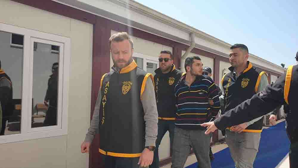 Yalova'da arkadaşını öldürdüğü iddia edilen  zanlı adliyeye sevk edildi 