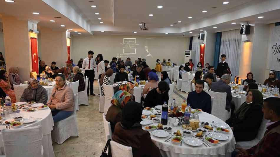 Yalova'da Dünya Yetimler Günü dolayısıyla iftar verildi