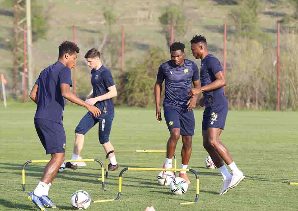 Yeni Malatyaspor Teknik Direktörü Cihat Arslan: Ayakta kalmaya devam ediyoruz