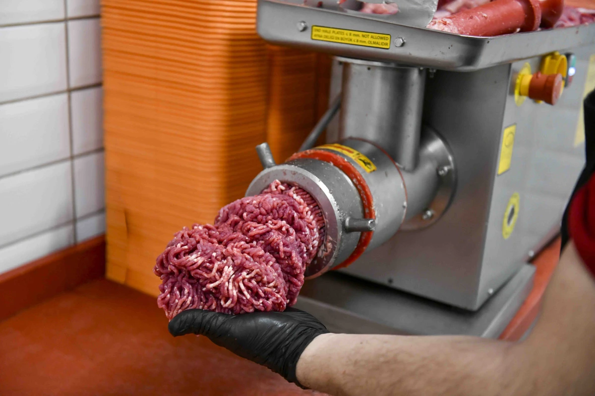 Y&uuml;zde Y&uuml;z Yerli Besi Etler Başketlilerin Sofralarına Ulaşıyor