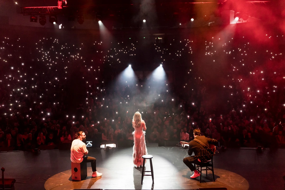 Ziynet Sali 25. Yılını Harbiye’de Kutladı: “Madonna Görse Kıskanır, Taş Gibiyim!”