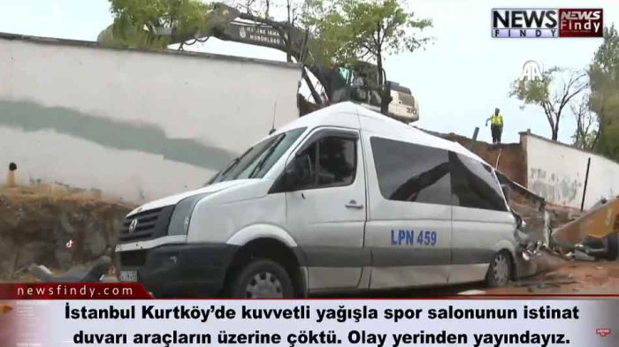 İstanbul Kurtköy’de istinat duvarı araçların üzerine çöktü