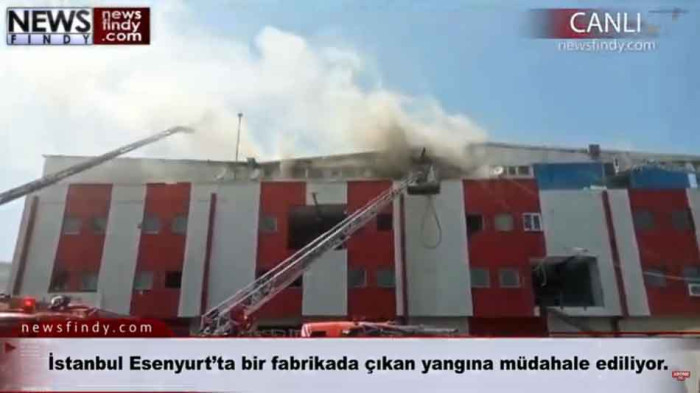 İstanbul Esenyurt’ta bir fabrikada çıkan yangına müdahale ediliyor.