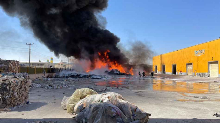 Aksaray OSB'de geri dönüşüm fabrikasında yangın