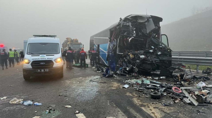 Kuzey Marmara Otoyolu'nda 7 araç kaza yaptı: 11 ölü, 57 yaralı